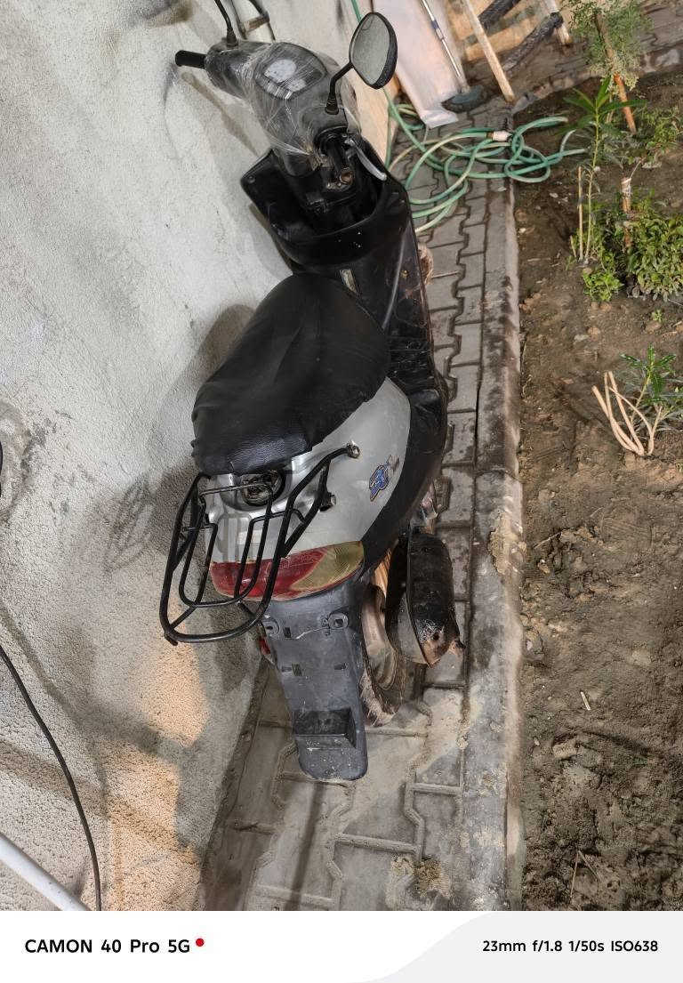 السلام عليكم دراجه تسع زروف كفراته كامله دراجه من البيت للشغل والله حط بس دهن وبانزين دراجه محرك ناعم تمشي ستين ضبط نضافه زينه والله جيبني وتوديني العنوان جمهوريه دفاع المدني 
رقم تواصل *********** البصرة, العراق
