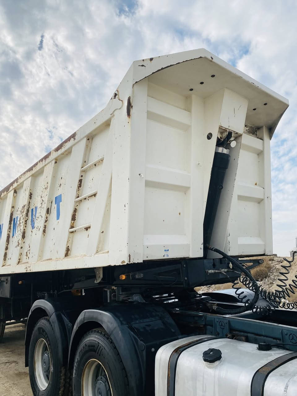 للبيع عربانه موديل 2016كفاله عامه تخم تاير سعرها ٢٣٠وبيها مجال مكاني اليوسفيه ***********
