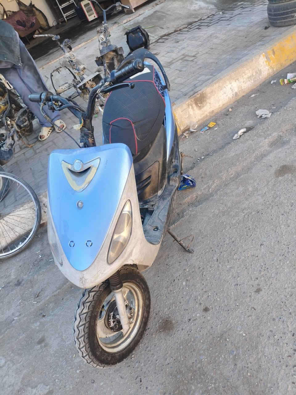 سلام عليكم دراجه ماكس لل بيع ما بيه لا صوت ولا شي فقط فلاتر الصالنصه وعوزه باتري سلف هندر شغاله رايده ب350 وبيه مجال مكاني كربلاء حي العامل هذا رقمي ***********
