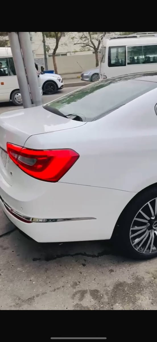 كيا كدنزا ٢٠١٤ للبيع حي الجامعه بغداد ***********
