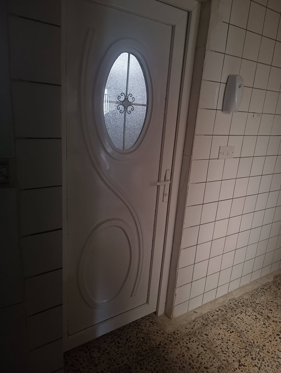 طباخ حيل نضيف السعر 175- كاربت قياس اربعه ونص في خمسه ونص شرط النضافه السعر 50- سلم كهرباء السعر 40- كشر قنينه عراقي السعر 40- ابواب المنيوم عدد اثنين سعرهم 125- باب كراج حيل نضيف السعر 150- الشراي يتصل ***********-‏‪0750 791 3697‬‏ وادي حجر
