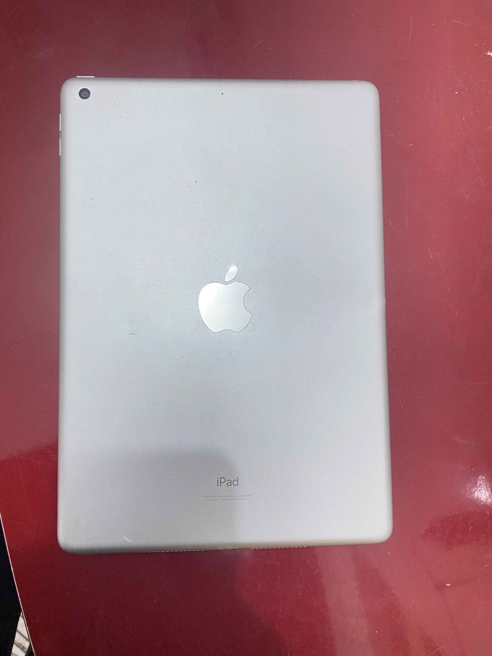 ابل ايباد 9 شرق اوسط
الذاكرة 64 كيكا
يدعم اخر تحديث من ابل 
قياس الشاشة 10.2 كبيرة
يدعم كاميرا امامية وخلفية
بدون ملحقات وبدون كارتون
الايباد شغال من كلشي بي بس هاي الزلغة موجودة بالصور
مبدل بي بس لمس الشاشة
السعر 160 وبي مجال قليل
النجف مقابل قرية الغدير
موجود خاص او اتصال
*********** النجف, العراق
