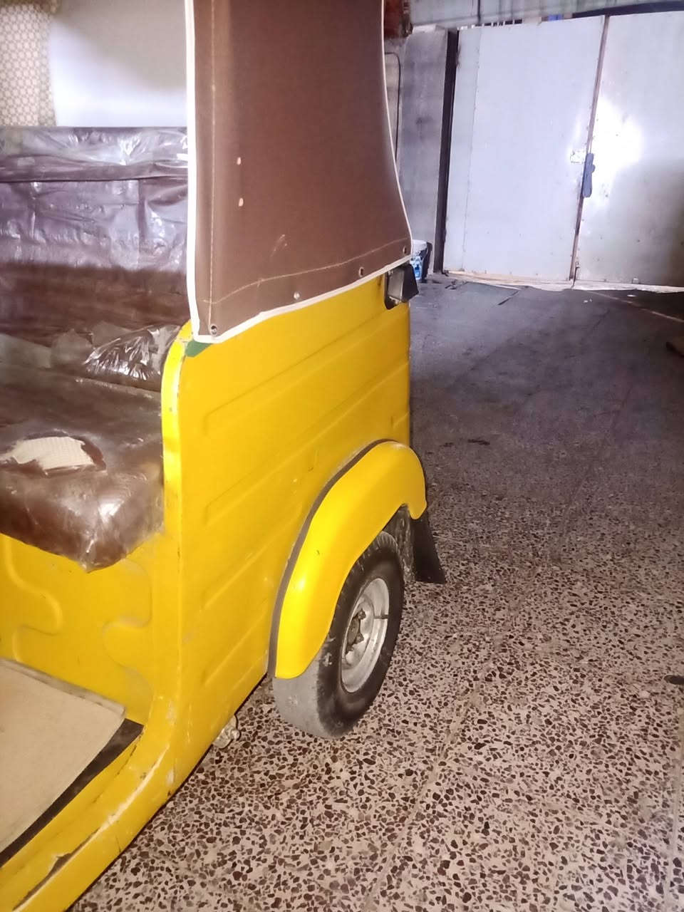 تكتك مديل 20رقم بغداد نكليزي،تحويل ثاني يوم بلاديه بيه طخات خفيفه،علبارد،مكان مدينه،سعر 6وميه وبيه مجال بصيط،***********
