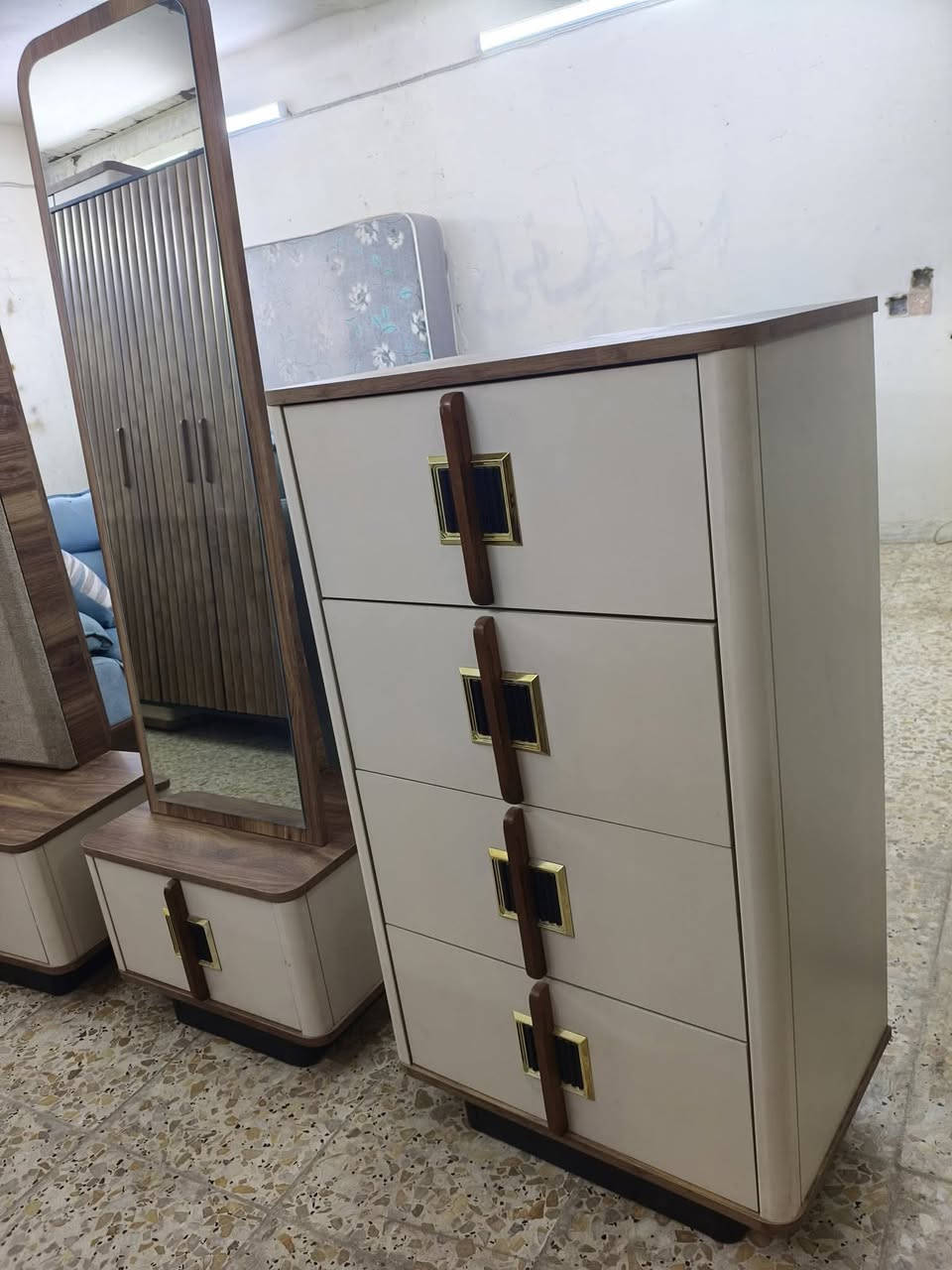 غرفه تركيه اصليه ماركه 💫موديل حديث مودرن 💁تتكون من 10قطع 🩷 سرير مخزن 💥✨بسعر مليون و250فقط 💫شد ونقل مجانأ دخل بغداد ✨أما باقي المحافظات بأجور نقل مناسبة 💫🥰نضافه 95 ✨


**إذا كنت صاحب هذا الإعلان وتريد حذفه لأي سبب، رجاءا أرسل رسالة إلى الدعم الفني**