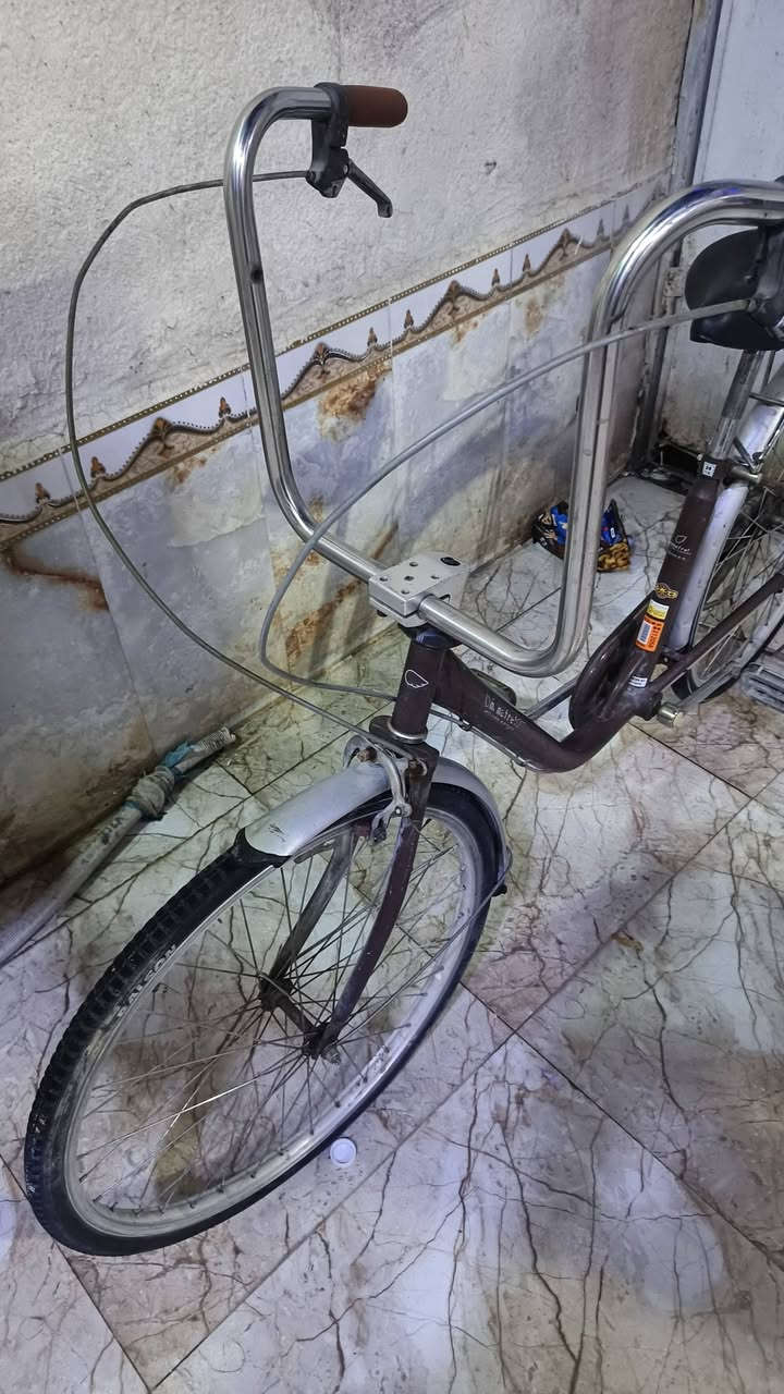 ‏---- مكاني ناصريه مركز ----
‏.
‏بايسكل ياباني نضيف يخبل اريده ب 85 وبيه مجال
‏.
‏+ هايي الملحقات هديه وياه مال بايسكلي القديم
‏ ( سرج نضيف + بم ابو ٥ آلاف + ستانه + سله ) 
‏.
خاص موجود فيديو وا صور للملحقات


**إذا كنت صاحب هذا الإعلان وتريد حذفه لأي سبب، رجاءا أرسل رسالة إلى الدعم الفني**