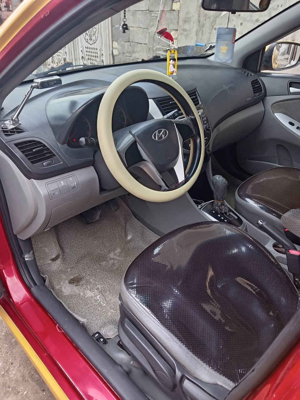 سلام عليكم اكسنت مديل ٢٠١٣ أمريكي بس دعميه تخم
تاير صاله سبوع جديد  غرامه مصفره هيه مصفره سنويه جديده ما نافذه مكان حي ور كهربيات كله شغاره  ***********
