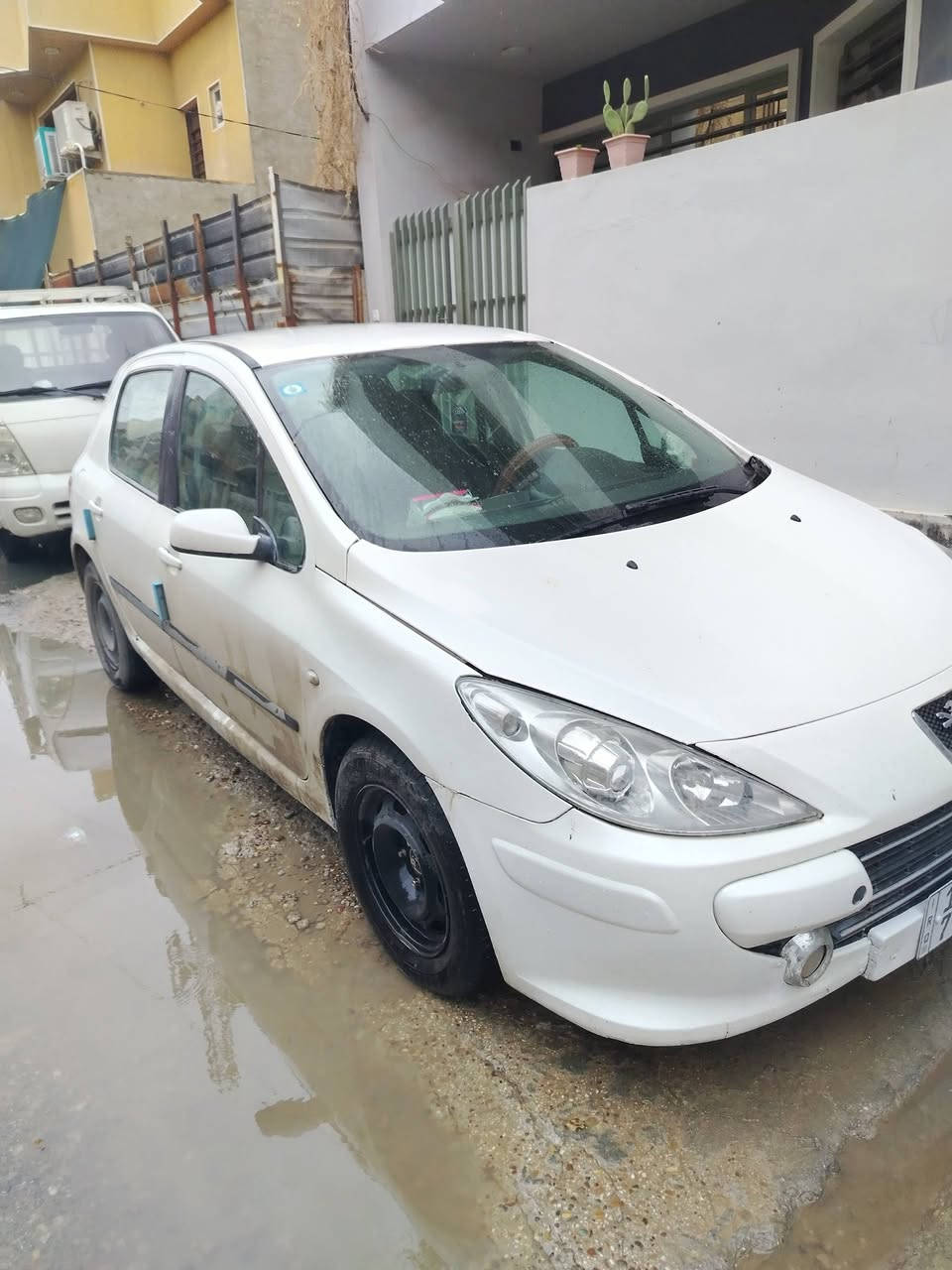 بيجو فرنسي 307 محور كورلاه بكاجو سياره بس نقص كيجات كلو متر سياره جاهزه بسمي تحويل مباشر اللي عنده مراوس ينزل صورة *********** تبريد شغل
