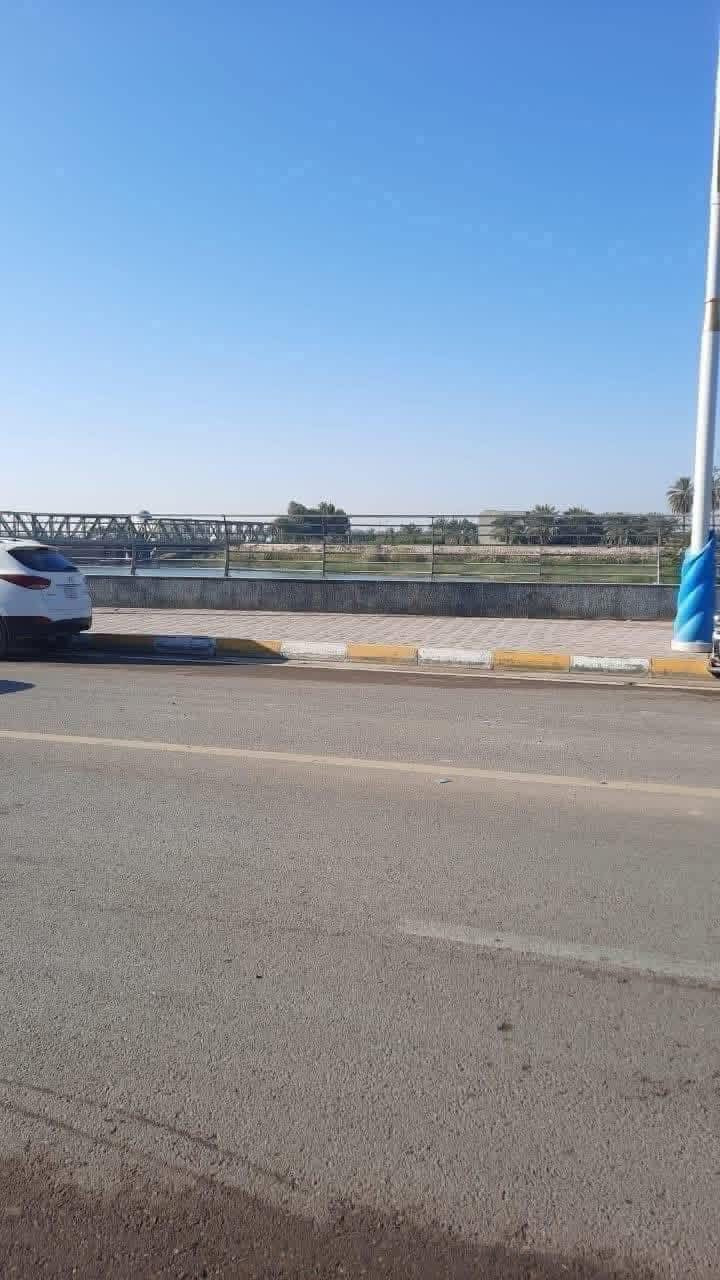 ⭕️تسلسل: 1057
🟢 للبيع قطعة ارض تجارية مشيد عليها محلين كبيرين يقع في الفلوجة حي الرصافي على كورنيش الفلوجة مباشرة

📍نوع الملك=طابو صرف سند
📍شارع =  ٢٠ م
📍المساحة = ٨٠ م٢ 
📍المساحة واقع حال=٩٠ م٢
📍الواجهة=٨م والنزال=١١م

🟢مبني في القطعة محلين تجاريين 
🔷المحلات مستأجرة جميعها 

🟢سعر بيع العقار : ٢١٠ مليون دينار قابل للتفاوض 

🟢مكتب دجلة الهندسي للعقارات حي الجولان قرب صناعة الجولان للسيارات مجاور سوبر ماركت الهلال
للاستفسار الاتصال
***********  
‏‭ *********** 
***********
