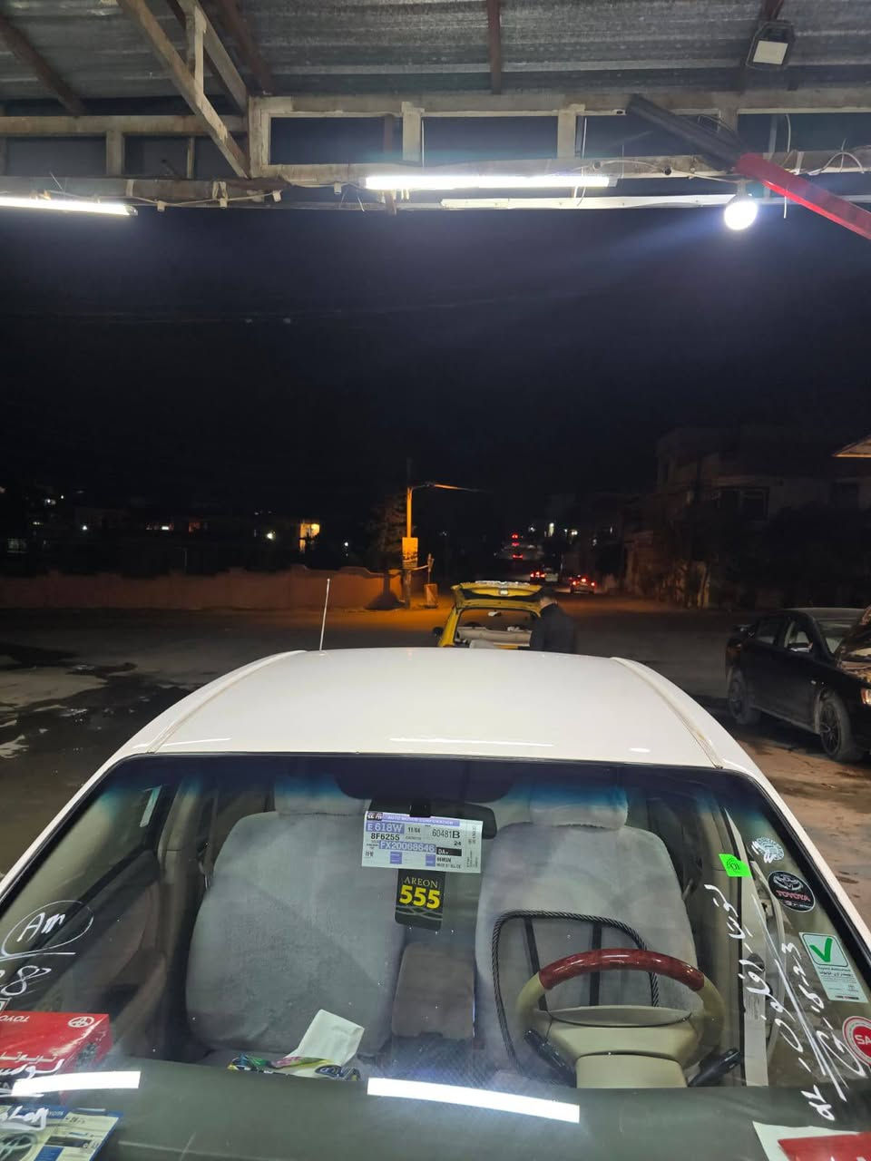 السلام عليكم 
للبيع سياره افلون خليجي نص فول
 موديل 2002 كفاله عامه
  ماشيه 90 الف 
بيها فقط شبر صبغ بالجاملغ الخلفي اثر شخط 
رقم سليمانيه بسمي السعر الاتصال  ع الرقم 
***********
