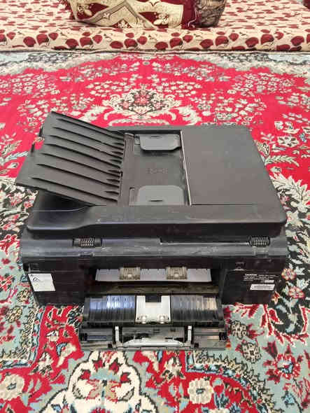 طابعة ورق
نوعية بروذر MFC J470DW
مستخدمه بس شغاله تطبع ملون وعادي وبيها الوان
بيها بلوتوث وتشتغل على الحاسبه
السعر 85 وبيها مجال 
للتواصل ***********
