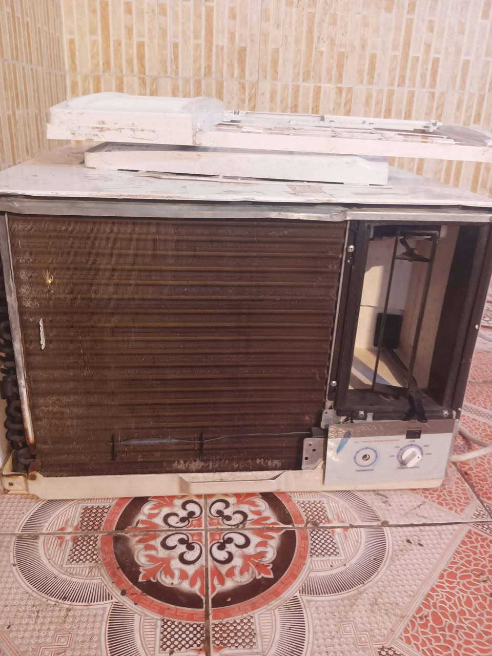 مكلف بلنشر ....
مكيف كرافت بطل نضيف شرط التبريد للبيع ٢٠٠مكاني گرمه علي شارع الطيف 
هاذ رقم الولد ***********
