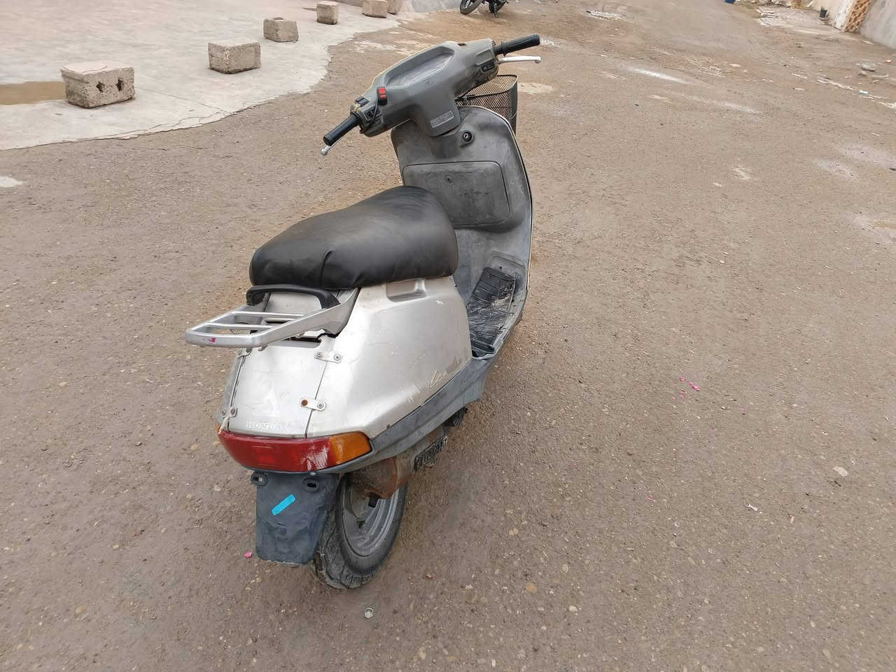 ليدي ياباني دراجة نكرة سلف زوج تايرات جدد كهربائيات شغاله لايت ثلجي مجفته قبل شهر سرعة 100مكانهه ديالى رايدهه قفل 250 الشراي يتصل ***********
