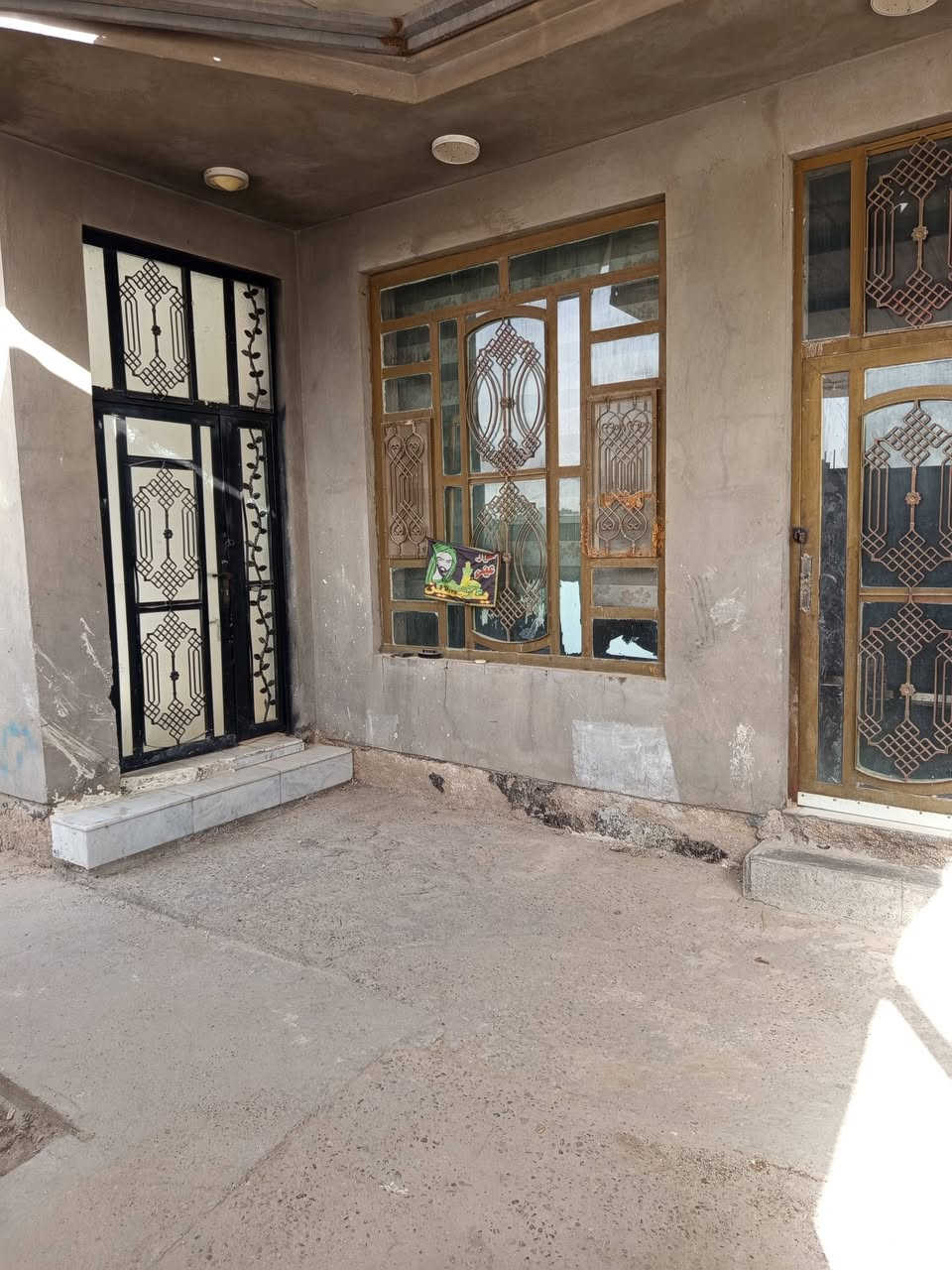 يوجد بيت للبيع طابو صرف مساحه 200 يحتوي على سته نوم   منطقه البوعليان الجمجمه الجنوبيه اتصل ***********
