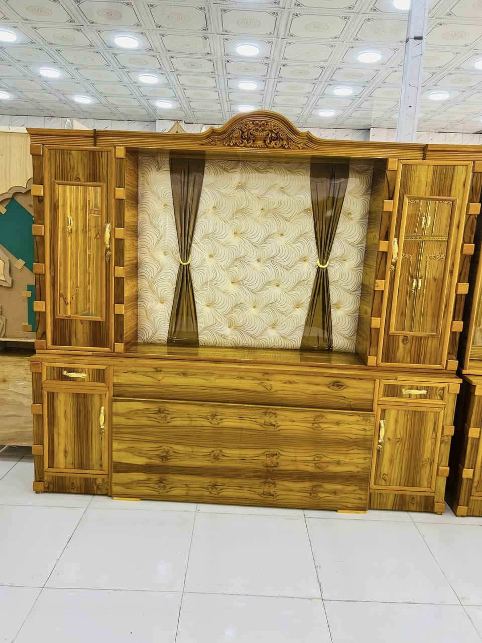 مليون و650 لف
***********
