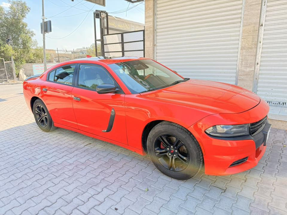 جارجر اصل 2016 (مرمزة) 2020 ، رقم بغداد
فول مواصفات
لون مميز
بصمة 
فتحة
تشغيل عن بعد
كاميرا خلفية
كشنات تدفئة وتبريد
ستيرن تدفئة
الداخل لونين اسود وابيض
ماشية 132 الف كيلو
حادثها موضح بالصور
جاملغ ايسر فقط مبدل 
وداخل العراق جاملغ خلفي عالبارد
وايرباكات طاكة

السعر / 15،400 $
الموقع بغداد / رقم الهاتف ***********
