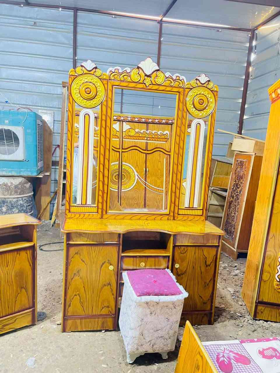 غرفه اخشاب للبيع ست ابواب ملحق نضيف أخت الجديده استعمال كلش قليل السعر 650 الاتصال على الرقم *********** بغداد متواجد واتساب وعندي توصيل بكروه
