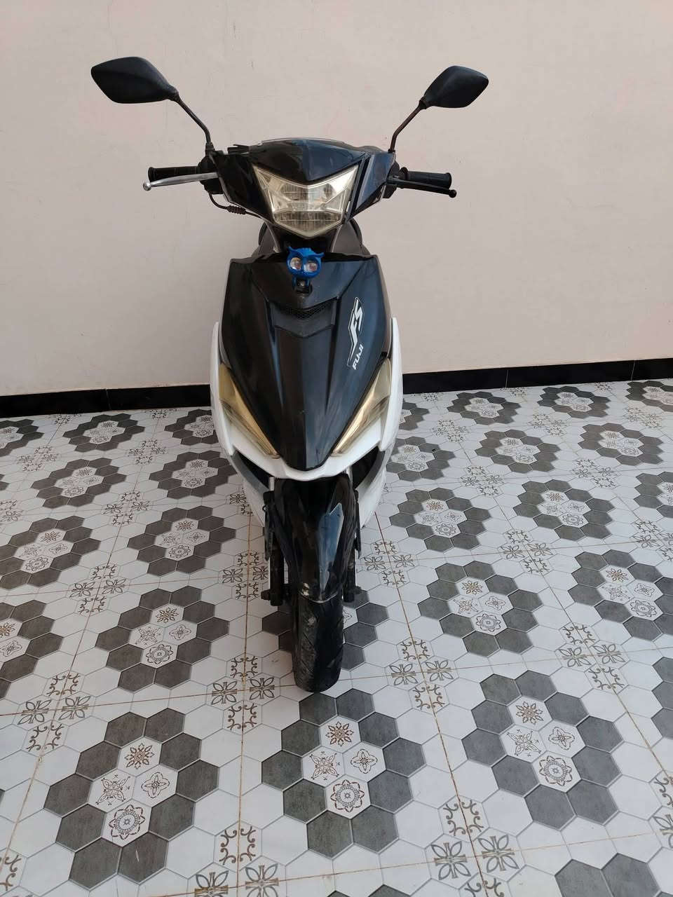 السلام عليكم
دراجة نوع FS  للبيع او مراوس  بدراجة كير عادي  محرك الدراجة ياباني غير مفتوح
الدراجة شغالة نقص واحد ما بيها باتري جديد
تايرات جديدات السعر 300 الف  للاستفسار الاتصال على الرقم 0785281319 او مراسلة الصفحة


**إذا كنت صاحب هذا الإعلان وتريد حذفه لأي سبب، رجاءا أرسل رسالة إلى الدعم الفني**