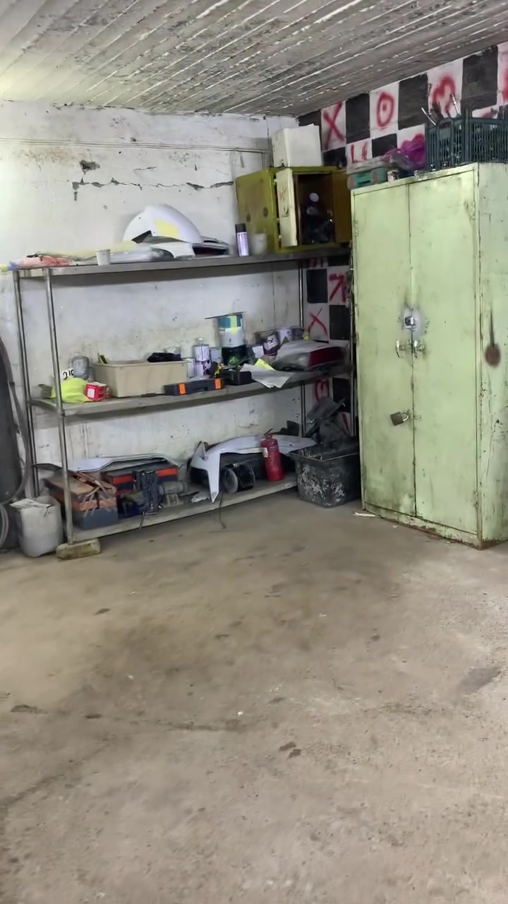 السلام عليكم محل سمكره وصبغ كافه السيارات والتكاتك مواد اصليه وبارد وحار وسحب شواصي وتكحيل وبولش المكان بغداد قرب محطه وقود الحميديه رقم ***********
