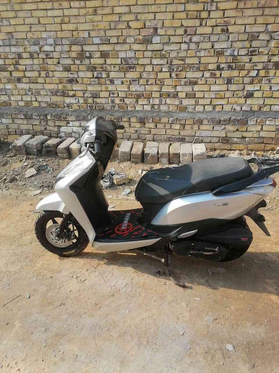 دراجه للبيع نضيفه شلعه فول كوري
***********
