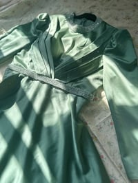 فستان • قياس ٤٤ • ملبوس مره