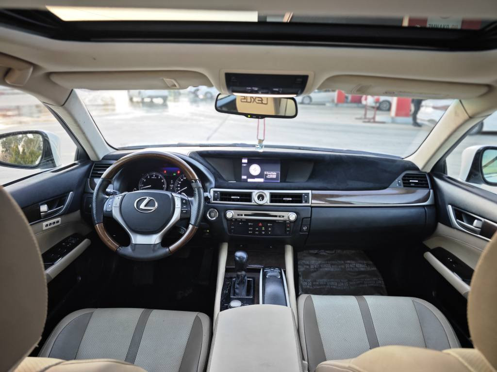 lexus 2013 gs 250

لیکزیز حجم  250 خلیجی 
مواسفاتی فولە 
سڵاید و ناو زەرد و بەسمە و 
دەرگا بەسمەیە ،شاشە گەورەو کامیرایە
کوشن کاربا و ساردو گەرم و خەزنە
سوکان کارباو خەزنە
مواسفاتی زۆرە لە باسکردن نایە
حاسەو ئاوینە شەفتەو
مکینە ٦ بستونە نەکراوەتەوە 260 km رۆشتوە 
سیارەکە سێ پارچەی لای سەکنی لەسەر لیخشان بۆیاخە بێ ناوگرتن و ئێرباگ و دەعمم بەشەرتی ئەوەی دەعمی نەبێ ..
سعری 140$ معامەلەیە 
***********
بێ گۆرینەوە بەس فرۆشتنە 
سەنەوی تا نزیکی 2031تازەیە بە ناوی خۆمەوەیە رەقەمەکەی لەگەڵنیە..... شمشمل, السليمانية
