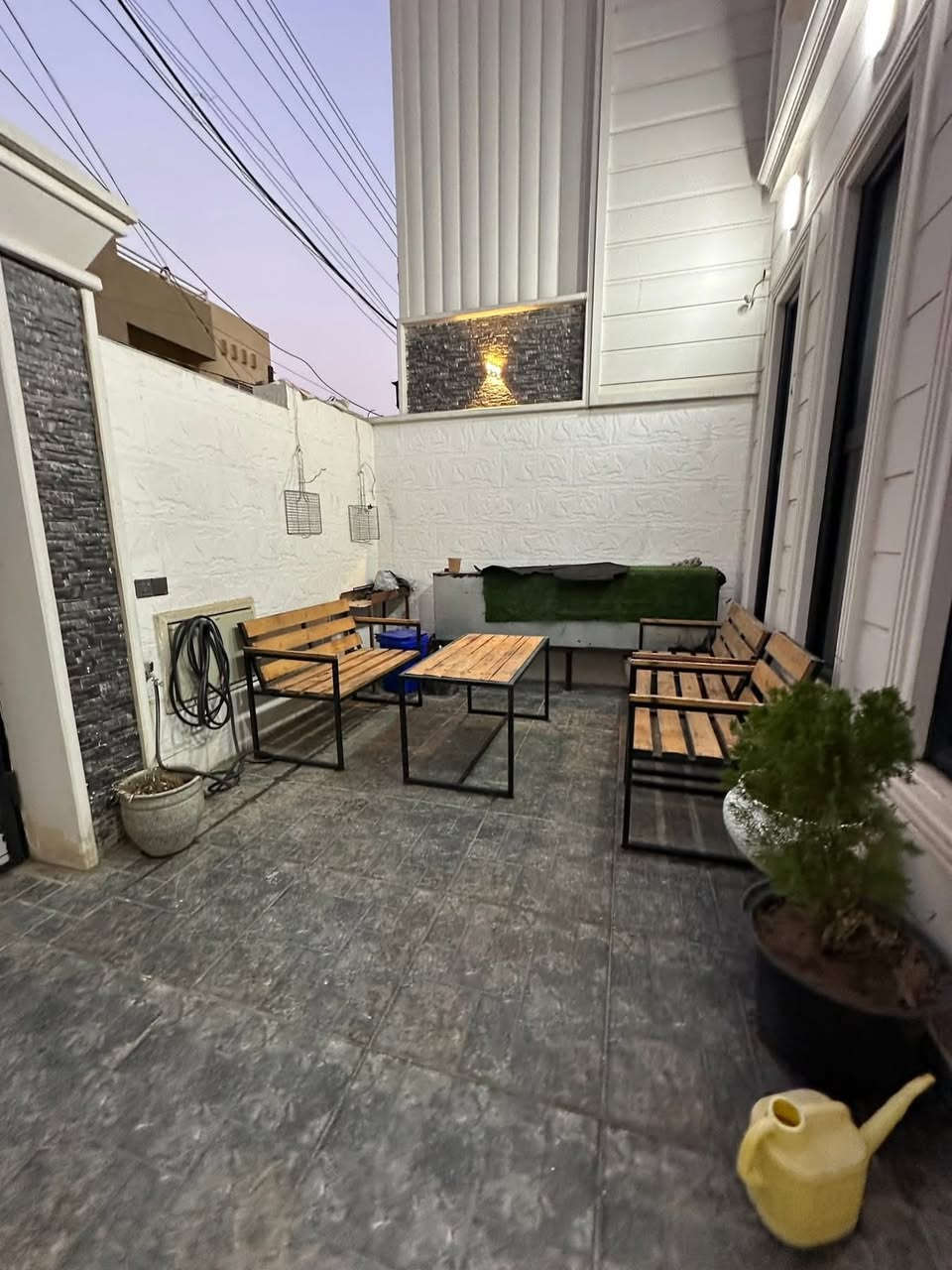 ◀️ دار للبيع 🏡 أو معارض 
 بناء حديث بتصميم هندسي ممتاز 

🏡موقع مميز ومكان هادئ👉

◀️ حي الفيصلية    (خلف فندق مودرن بلازا  ) 

 ◀️مساحة / 200 متر  واجه 7,5متر 

◀️الطابق الأراضي غرفتين نوم+ مطبخ+  هول  + استقبال+  صحيات + وكراج  

◀️الطابق الثاني  غرفه نوم+ وصحيات بلكونه + هول 
+مخزن 
◀️سند طابو  مستقل 

◀️ للاستفسار الاتصال 

    ☎️ ***********
☎️ ***********
ستقبل عقاراتكم و طلباتكم على الارقام اعلاه او مراسلة صفحتنا او زيارة المكتب
