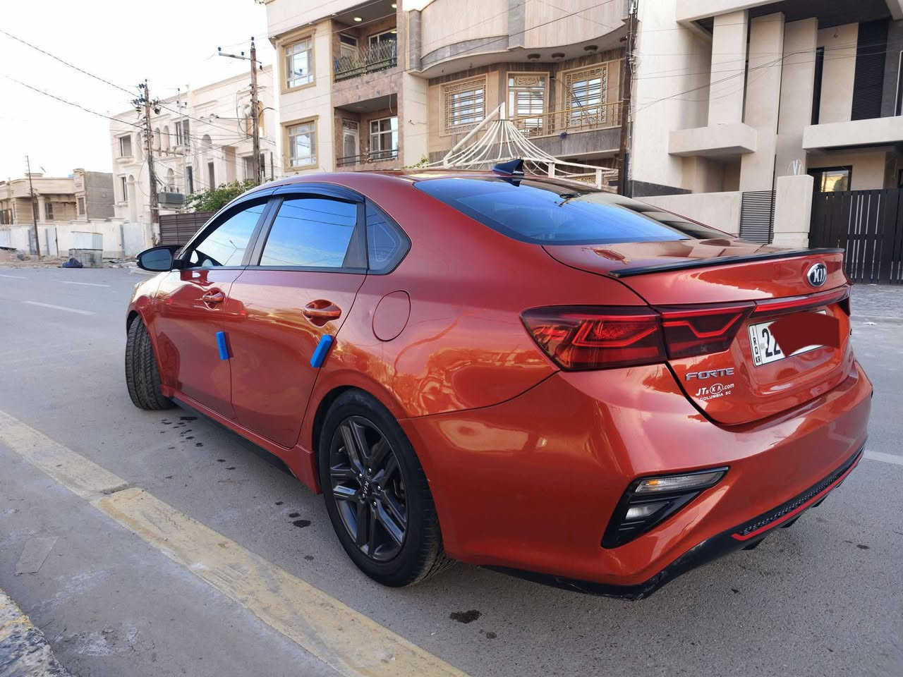 السلام عليكم للبيع كيا فورتي جيتي لاين 2020وارد امريكي حادث امريكا بنيد فقط بدون ايرباك بالنقل صار بيها شويه بارد بالقماره وهنا انطخت باب وجاملغ خلفي عكس السايق ابو ستوتا شخوط صار بيها مو حادث وعدي صورها قبل وبعد واكيد بدون دواخل او ايرباك  مواصفات الجيتي لاين  معروفه  محرك 2000دوش رقم اربيل بسمي تحويل مباشر مكاني بغداد للبيع بسعر مناسب للاستفسار ***********
