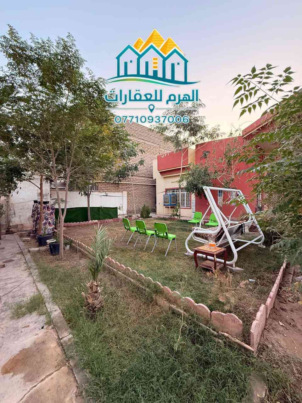 بيت للبيع – حي المثنى / خلف الخضراء

📏 المساحة: 412م²
📍 الموقع: ركن مميز على شارعين (شارع 15× شارع 12 متر)
🚗 الگراج: واسع يتسع لسيارة
🌿 تتوفر حديقة أمامية 

🏠 المواصفات:

4 غرف نوم

استقبال واسع + صالة + مطبخ

البيت متوسط العمر وجاهز للسكن، أو للاستثمار، أو لإعادة البناء من جديد

💎 المميزات الإضافية:
📍 موقع مميز جدًا في بداية حي المثنى، قريب من الأربع شوارع (أول فرع)،
وفرصة ممتازة للباحثين عن سكن واسع أو مشروع بناء حديث.

📞 للاستفسار والمعاينة:
أنس: ***********
غيث: ***********

📍 موقع المكتب: حي الضباط الثانية – مقابل شارع 2000
