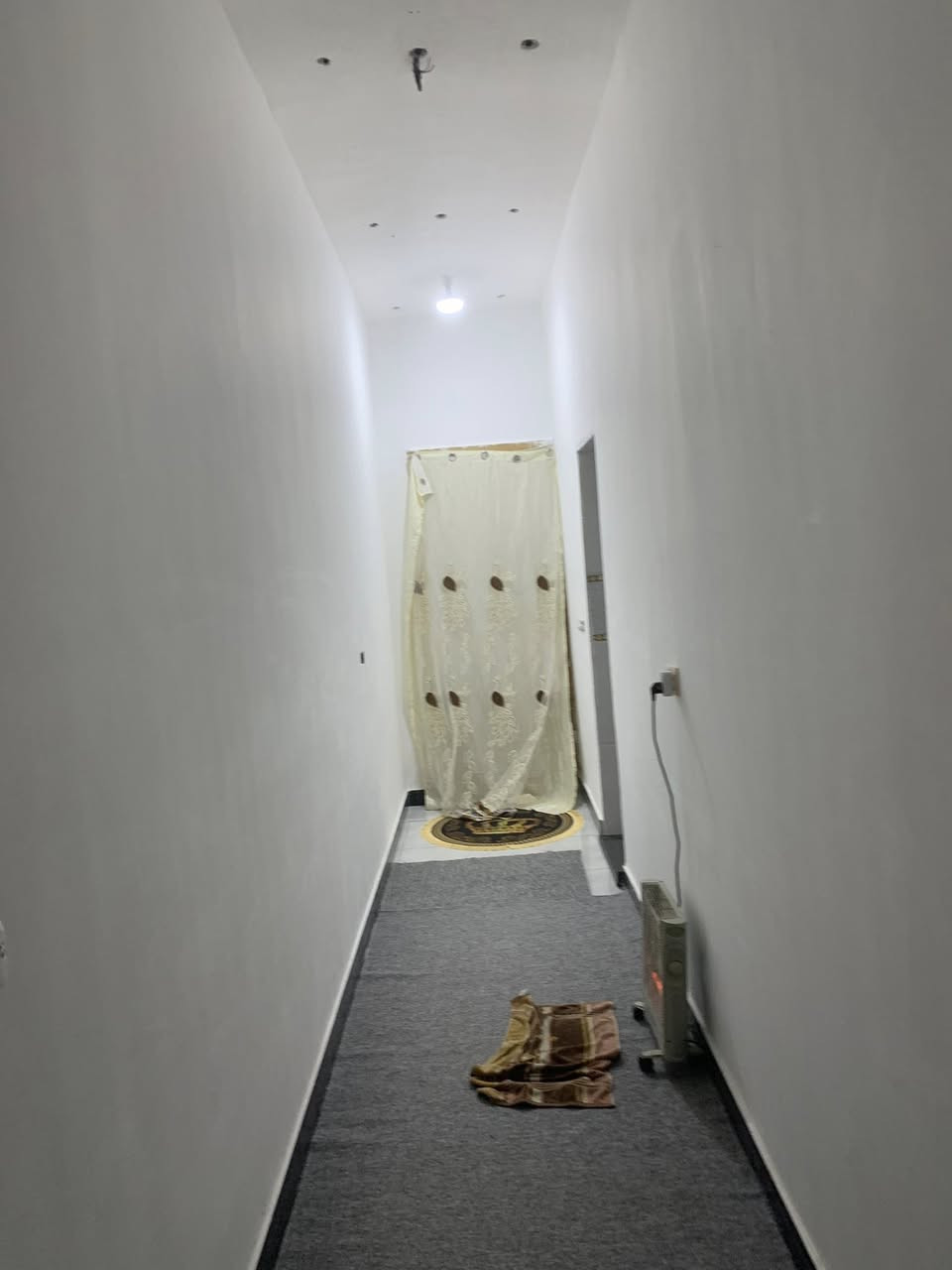 السلام عليكم  بيتين ٢مال اخوان طابو زراعي سند ٢٣كل واجها 5متر النزال القطعه ٢٠٠ الاستفسار يرجاء الاتصال ع الرقام تاليه ***********.  هذني بيتين ارجع وكوال بيتين كل واجها ٥
