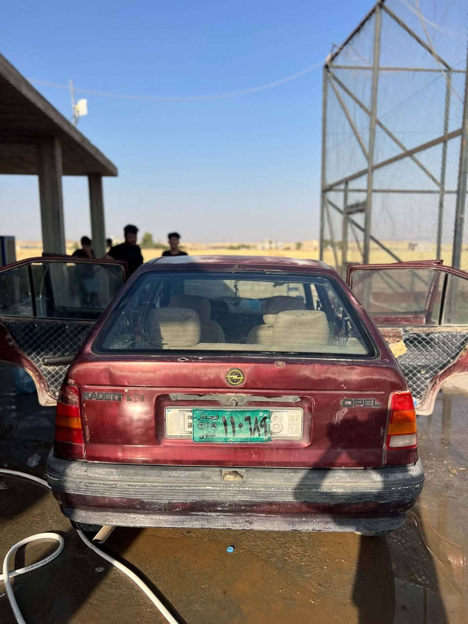 للبيع سيارة كاديت موديل ٩١  نظيفة محرك 16 محرك نظيف والكير ع ثاني ما تجي مرات بسعر  12 ورقة وبيها مجال شراي راسلني او اتصال ع رقم ***********
