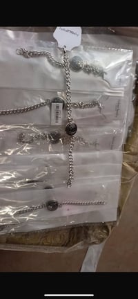 اسورات ايد الكميه جمله العدد 800 اسوار السعر 700 وبيهه مجال بسيط توصيل...