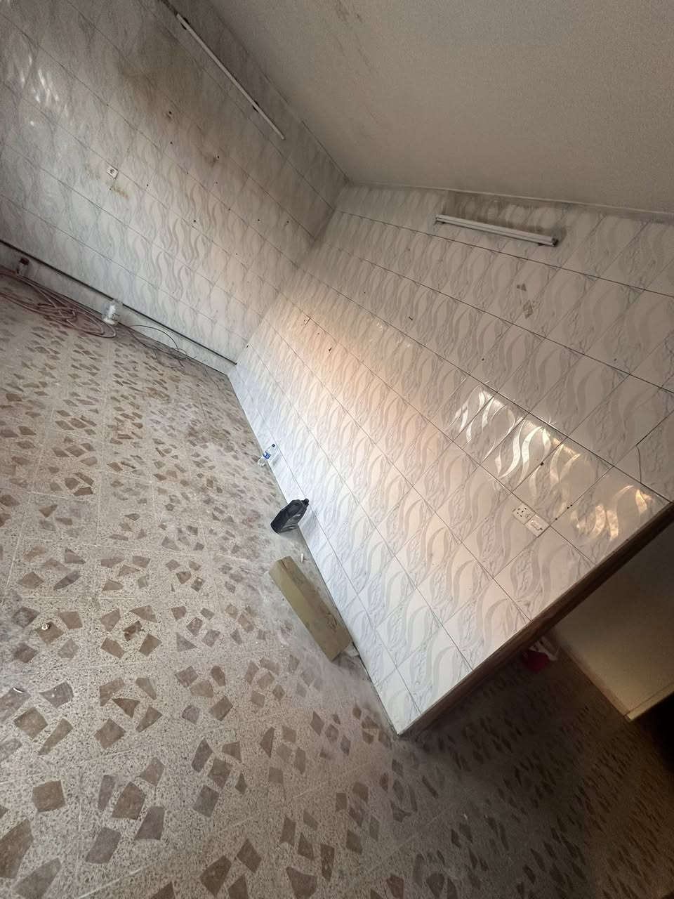 بيت لليجار حي السكر موقع متميز ٢٥٠ متر طابق واحد مع سطح للبيت
مطبخ كبير جدا ٦ في ٤  
هول  كبير ٨ في  ٤  
غرفة نوم ٦ في ٤  
غرفة نوم ثانيه ٥ في ٤ 
ستقبال ٧ في ٥ 
مع مخزن 
حمام معزول 
Ws  عدد ثنين داخل البيت وخارج البيت  

‭٠٧٧٤ ٧٩٧ ٩٩٤٢‬
