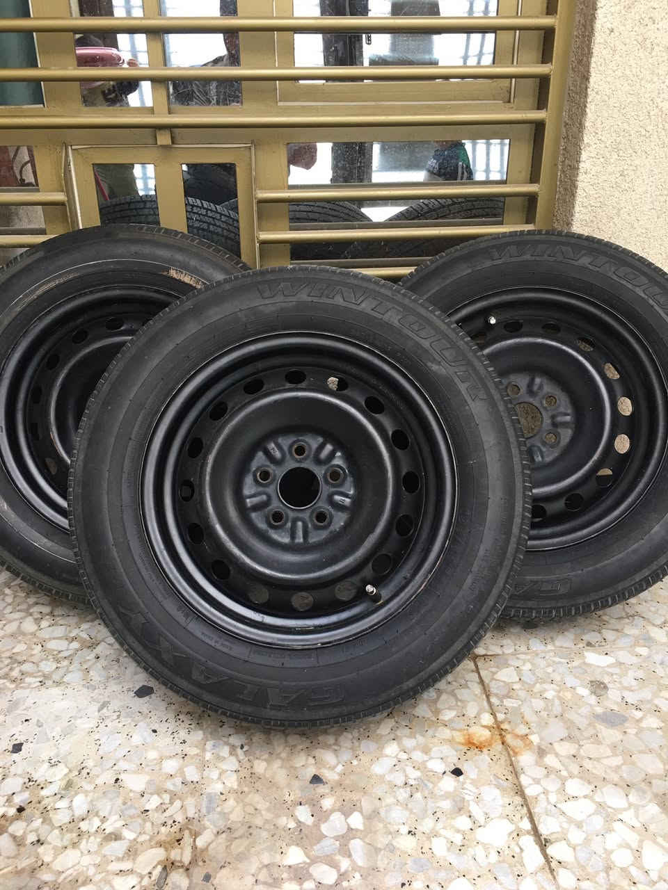 السلام عليكم للبيع تخم ويل عادي مع التايرات صيني الحجم 15 كورلا مكان الدوره السعر 150 الف
***********
