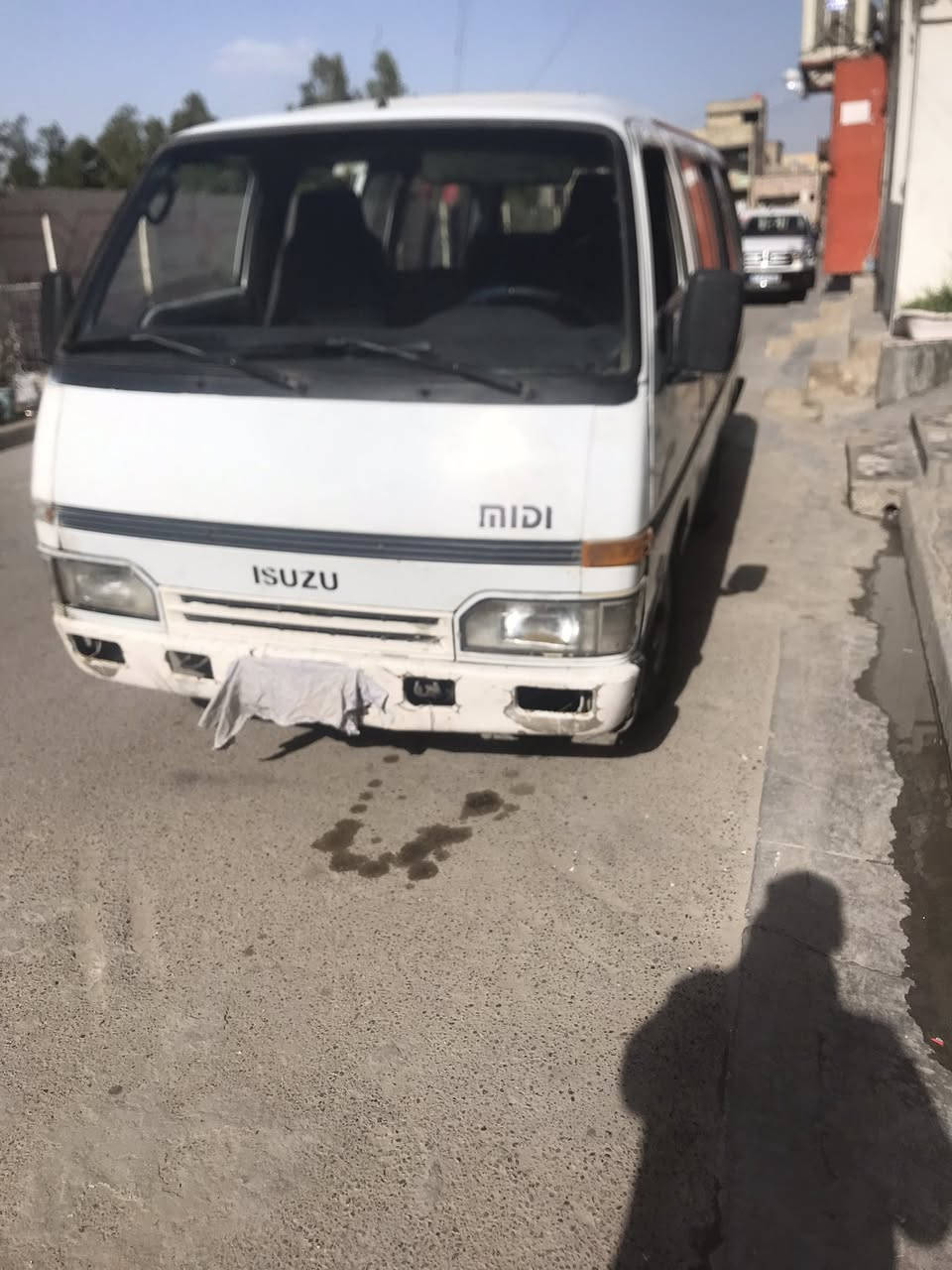 السلام عليكم ازوزه موديل ١٩٩٤ مكينه وكير ونجي ٦ سلندر اوتماتيك جيده جدًا رقم بغداد هيئه مطلوبه ٣ سنوات رقم سعر ٢٥ وبيها مجال صاحبها الشرعي موجود شرط التحويل العنوان بغداد تقاطع درويش حي التراث رقم الهاتف ***********
