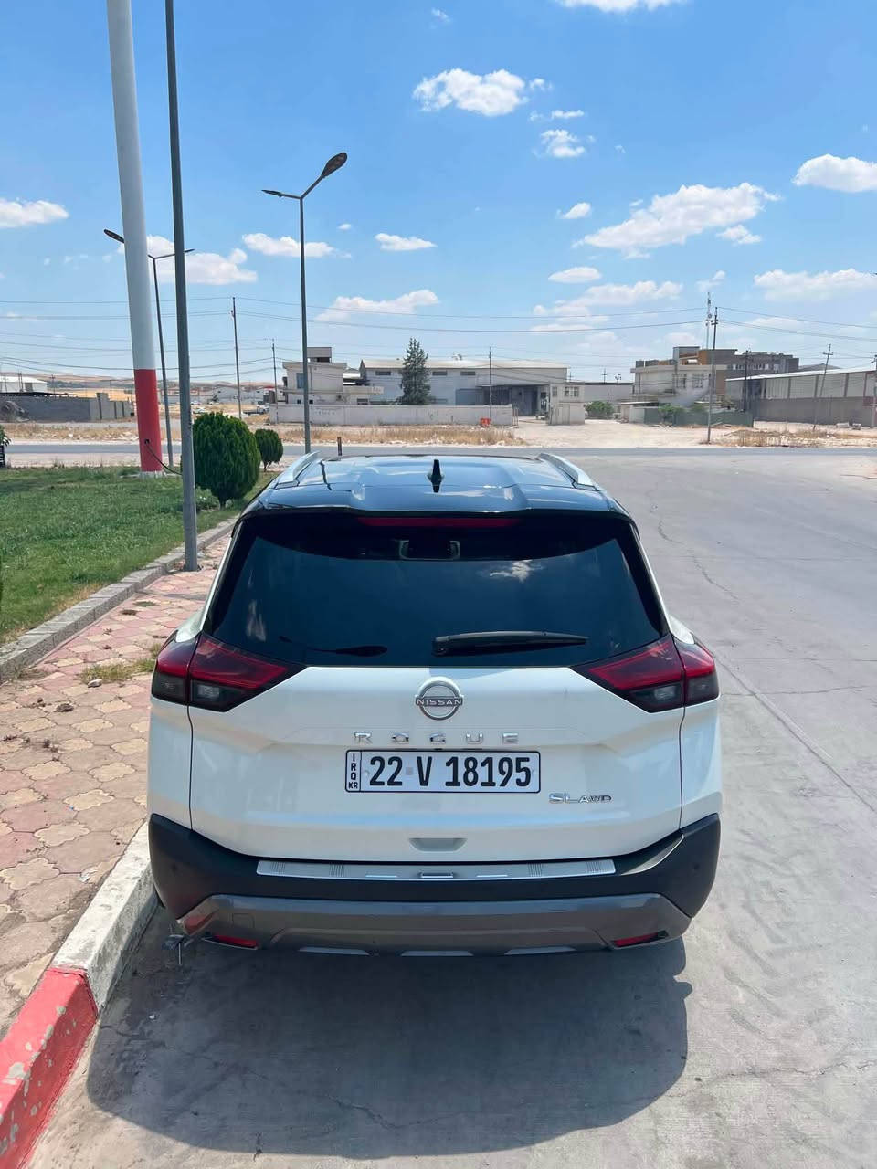 نيسان رؤك 2023 فوول SL AWD 
 هةموو گياني به شةرت گير مةكينه تةقة و رةقه 
سةنوي نوي به ناو خومانه 
42km رويشتوه 
بي تةزره و شةبؤل 
بوياغ  دوپارچه بي داخلي 
ارباگ سوكان سيستةمه 
165$ مجاليكي كةم 
سيارةكه محرز نيه 

***********
*********** أربيل, العراق
