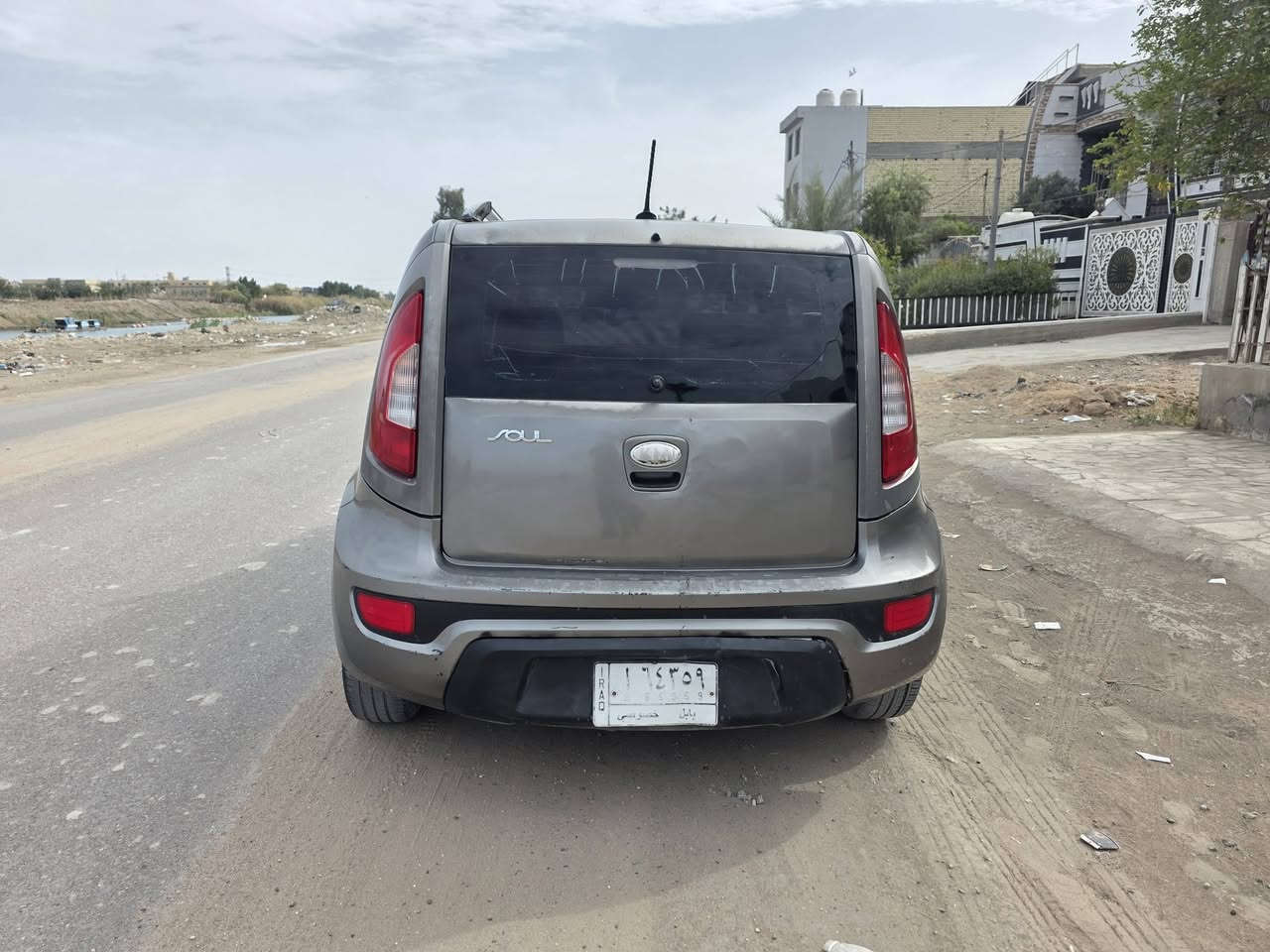 كيا صول 2013 حادثه دعامي فقط مكفولة من الصبغ والتبديل بيه جراد بصيط بلبنيد والقمارة سيارة بلادي ماشي 110 فقط مكينةو كير وحدادية وتبريد كل جديد السعر 69 قفل رقمي *********** مكان السيارة حلة المركز
