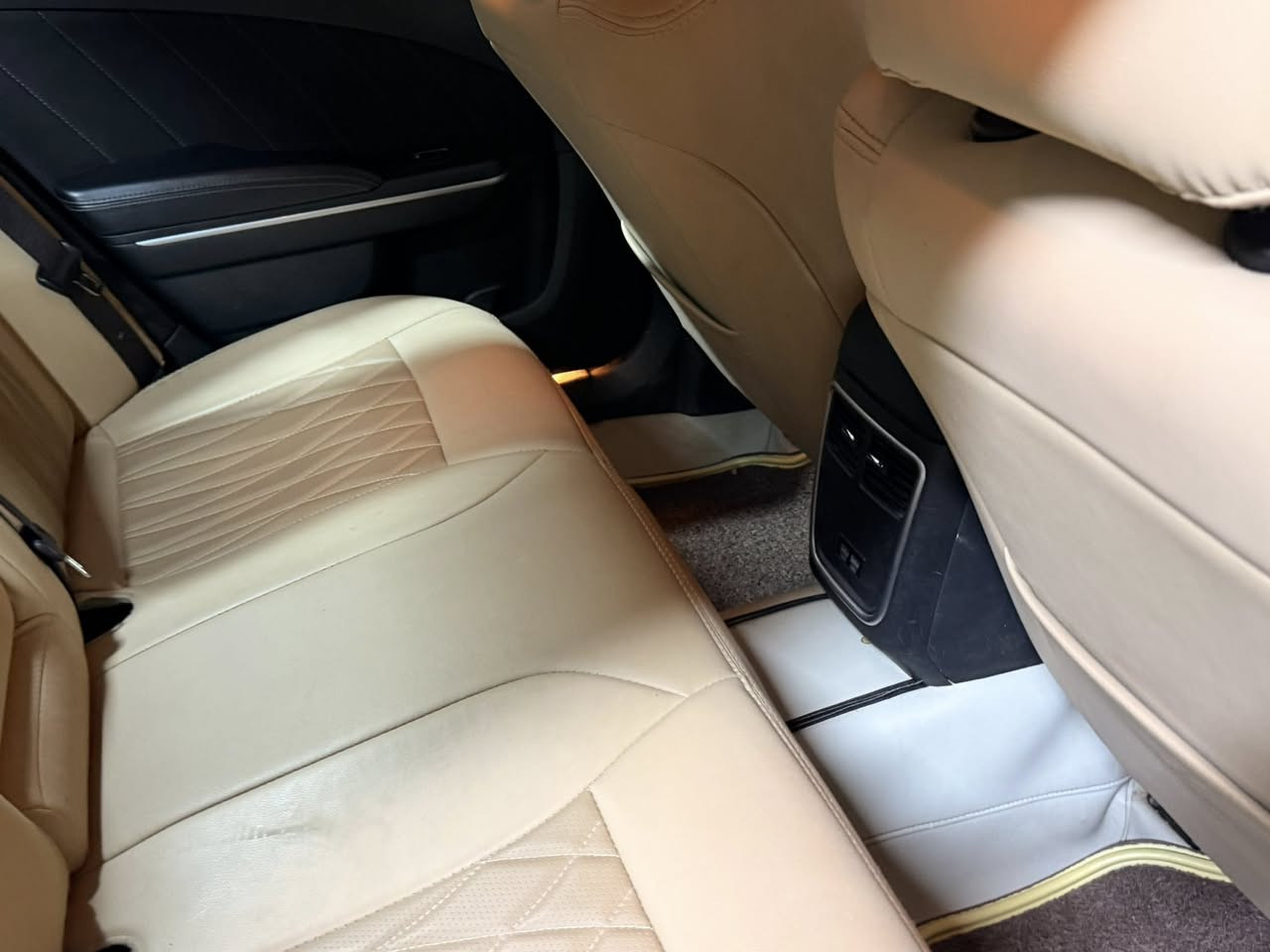 السلام عليكم
جارجر جي تي 
موديل ٢٢
رقم اربيل 
السياره كفاله عامه كلين
السياره كندي
لون سموك 
ويل ١٨
ماشي٤٩
السياره جاهزه كله بلادي شرط
مكان السياره بصره كرمه علي
الاتصال *********** او وتساب السعر ٣٠٠ورقه
