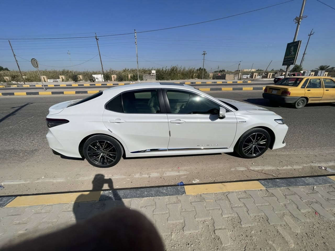 السلام عليكم للبيع او مراوس كامري ٢٤ فول كفالة عامة كفالة عامة بيه سونار جديد سيارة جديدة ماشية ٣٥الف قابلة للزيادة رقم بغداد دولي  سعر ٢٥٧ وبيه مجال قليل مكاني الديوانية للاستفسار ***********
