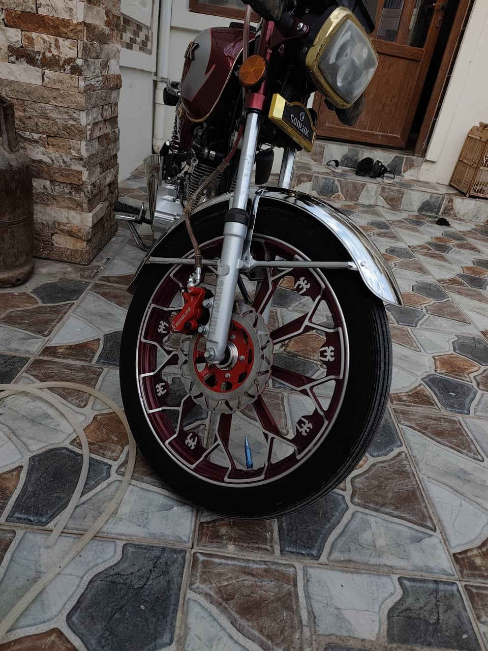 سلام عليكم سونيك موديل 24 بعده لوك منفيس موجود سعر 650 وبي مجال  و امراوس هم يرهم ويا اربعه كير ..........***********1
