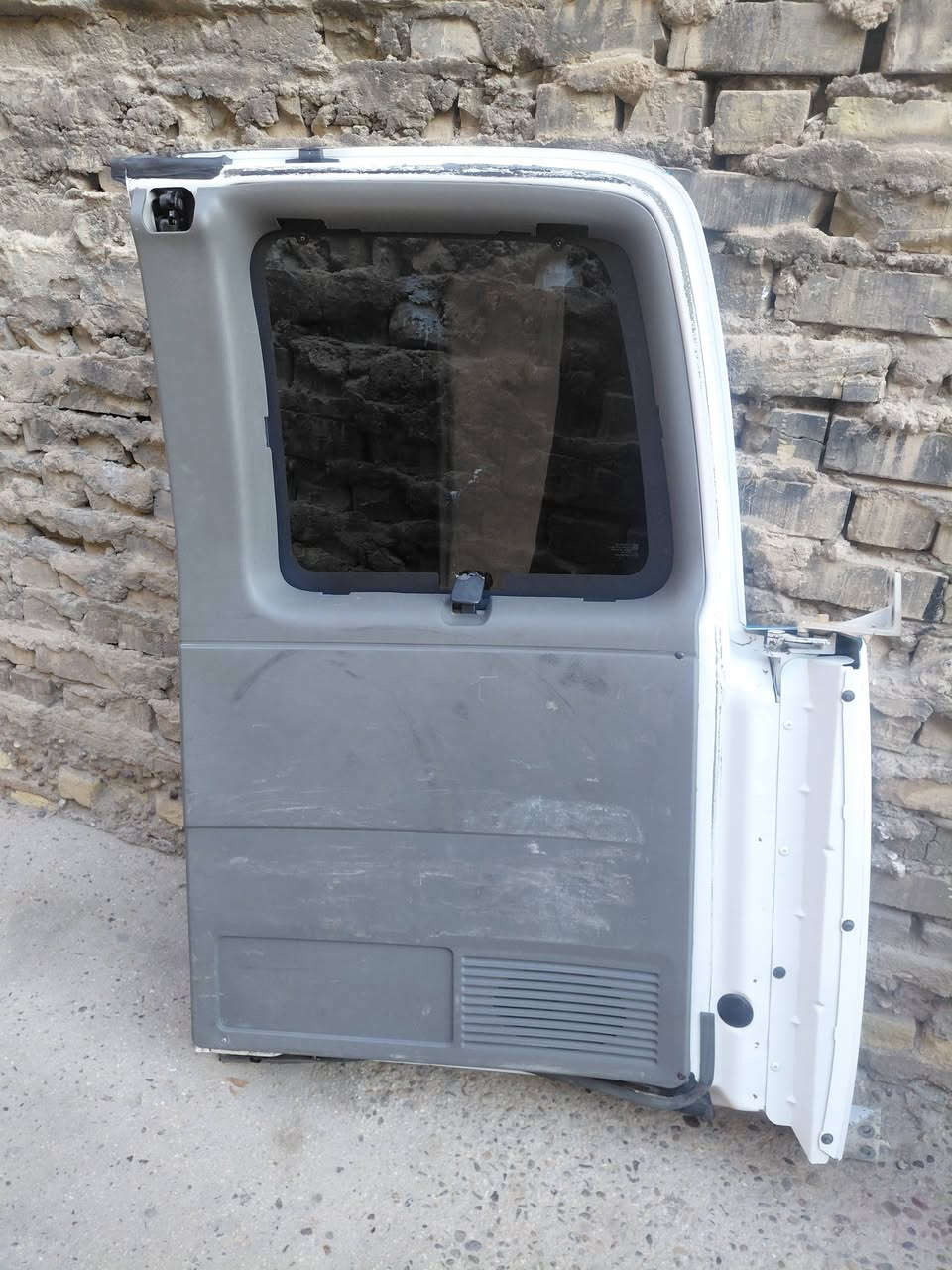 السلام عليكم بيبان سفانه مال صندوق كاملات ومابيهن ضربه للبيع 150 الف قفل بغداد الحريه ***********
