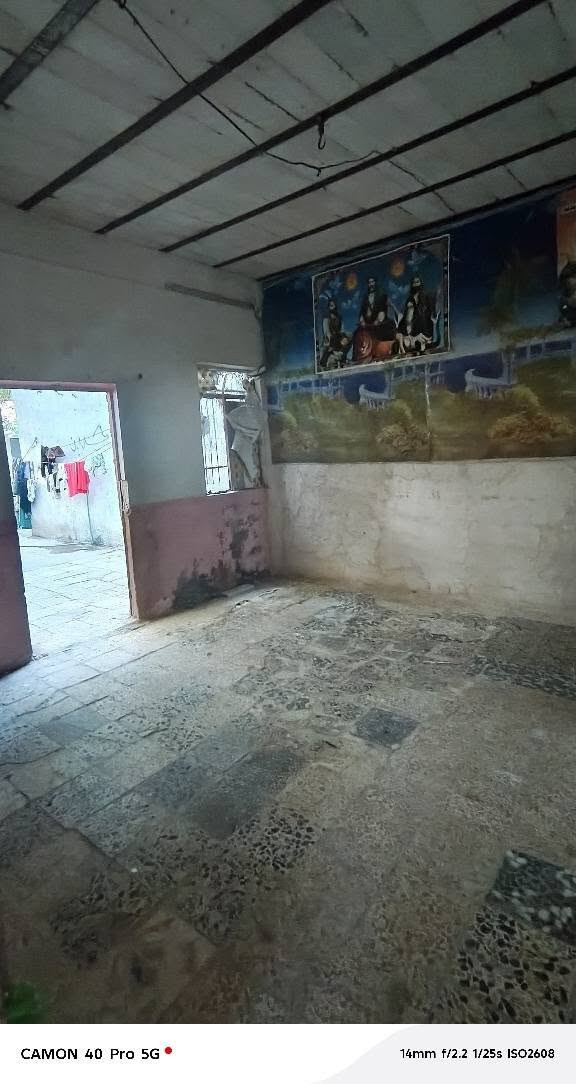 بيت تجاوز للبيع في النجف الاشرف حي النصر بنزين خانه بغرفه وصاله ومطبخ واستقبال وتخاريج وطارمه سعر البيت 6 ملايين ونص يخلصك من الايجارات وترتاح البيت يراد له شويه ترميم اتواصلوا على الواتساب او على ماسنجر الرقم ‏‪+9647800246005‬‏
