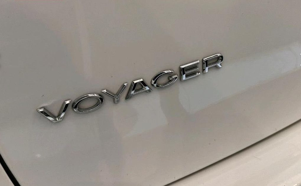 السلام عليكم  
🚦🚦🚥 ارخص باسفكا بالعراق  🚥🚦🚦

🥊 للبيع كرايسلر باسفيكا فيوجر 
🥊 وارد امريكي 

🥊الحادث تبديل باب خلف السكن وكالة وصبغ نص قطعة من باب السكن ( يعني قطعة تبديل وقطعة صبغ )

🥊 الموديل ٢٠٢٢   مرقم كامل رقم اربيل باسمي
 ايرباك بردة فقط راجع سستم 

🥊ماشيه ٣٦ الف مشي امريكا وحاليا ٣٩ الف 
السيارة جديدة لوك 

🥊محرك 6 سلندر 3600

🏓🏓المواصفات 🏓🏓
٢- رادار امامي 
٣- لايت زنون 
٤- حساس خلفي 
٥- بصمه 
٦- بصمه ابواب 
٧- تشغيل عن بعد 
٨- الابواب كهرباء تفتح وتسد بريمونت
٩- كشن امامي  كهرباء 
١٠- كامره خلفيه دوارة 
١١- شاشه 
١٢- ابواب الجانبية كهرباء 
١٣- الصندوك كهرباء شفط
١٤- ثلاث قطع تبريد 
١٥- كشنات منفصل سياحي 
١٦- فول تحكم ستيرن 
١٧- سايد بريك بصمه 
١٨- الكشنات تدفئة
١٩- ستيرن تدفئة
٢٠- اوتو ستوب
٢١- مانع تزحلق
٢٢- تحديد مسار
٢٣- ابواب كهرباء 
٢٤- بردات بالابواب بلاديه 
٢٥- حساس الامطار اوتو 
٢٦- 7 مقاعد مريحة – ترتيب 2+2+3
٢٧- كراسي صف ثاني قابلة للطي (Stow 'n Go)
 ٢٨-شاشة
بلوتوث – USB – أبل كار بلاي / أندرويد أوتو
تحكم كهربائي بالمرايا والنوافذ
نظام تكييف أمامي وخلفي مستقل

🚘🚘البجم كبس ع قفلة الشركة بلادي 🚘🚘
مكان السيارة بغداد - الاعظمية 

🌺🌺السعر $$ 222 $$ ورقة 🌺🌺

للاستفسار اكثر ***********
