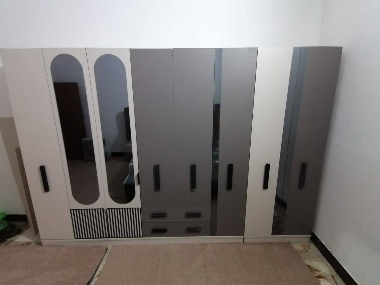 السلام عليكم . غرفة نوم تركي 10 قطع  جديدة  .الاستفسار الاتصال ع رقم *********** عمارة, ميسان
