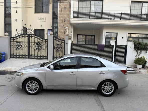 سيارة كيا سيراتو خليجي 2011 
شرط كير محرك صدر امامي خلفي جاهزها اربعه تايرات جددت تحويل او وكاله حاظر بيها قطعتين ونص صبغ اثر شخوط بدون تبديل وبدون ضرر سعر 103
***********
