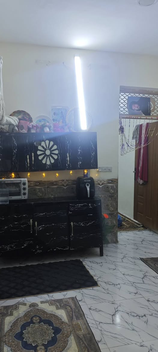 سلام عليكم بيت قاطين للبيع.خلف ابو حيدر الساعدي شوارع تبليط كامل خدمات.  لبيت بناء جديد طابق اول طابوق هوه وثاثه كامل
مستعجل عل بيعته سعر82 
***********
