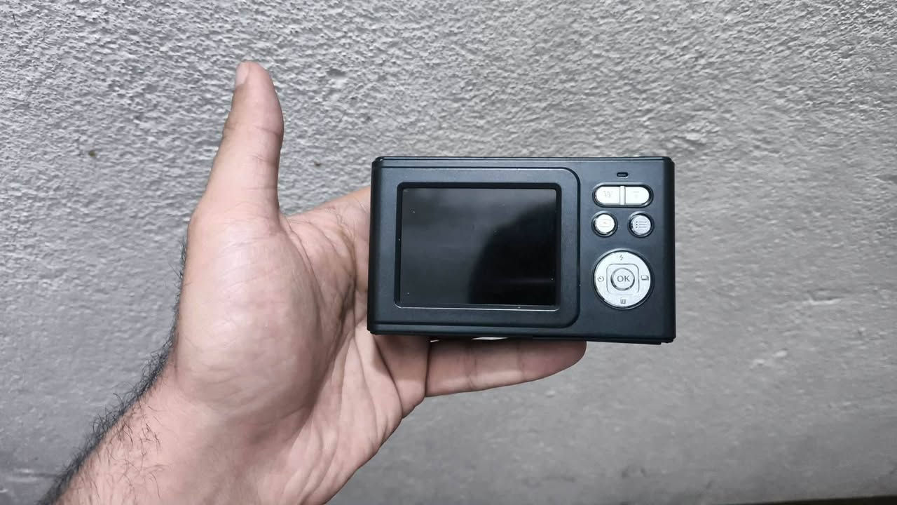 اعادة نشر بسبب الوعود الكاذبة 
ما تلكة هيج سعر 3 كامرات 
Nikon coolpix s3100 مع كامرة لومكس نقص بطارية و    كامرة تجارية فحم تاخذ شحن وما تشتغل 
الكامرة النيكون نضيفة بيهة فقط مشكلة وحدة 
 * بيهة مشكلة فقط من تشغلهة لازم تسحب الزوم شوي هذا الخلل فقط وما ماثر على اي شي بالكامرة لا زوم ولا تصوير كل شي شغال 
* مع سلك شحن للكامرة 
( السعر 60 مع التوصيل قفللل )
اذا تريد تشوف تصويرهة تعال خاص + صورة البروفايل من تصويرهة


**إذا كنت صاحب هذا الإعلان وتريد حذفه لأي سبب، رجاءا أرسل رسالة إلى الدعم الفني**