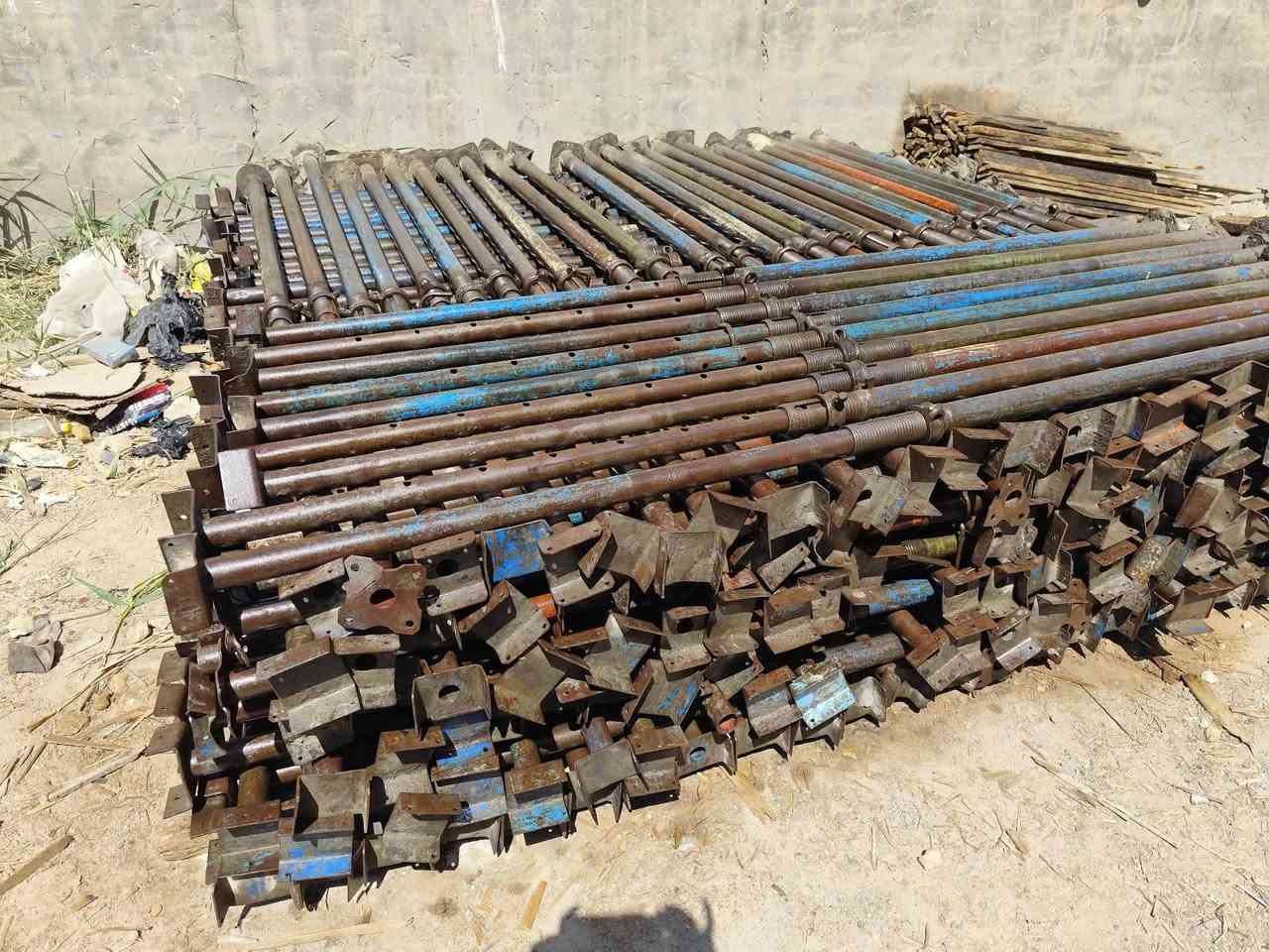 قالب خشب مستعمل روسي تارس 25نضيف جدا للبيع العدد 9مكعبات السعر  3مليون جكات حاضن الاصلي للبيع الزوج 23قفل العنوان بابل هاتف ***********
