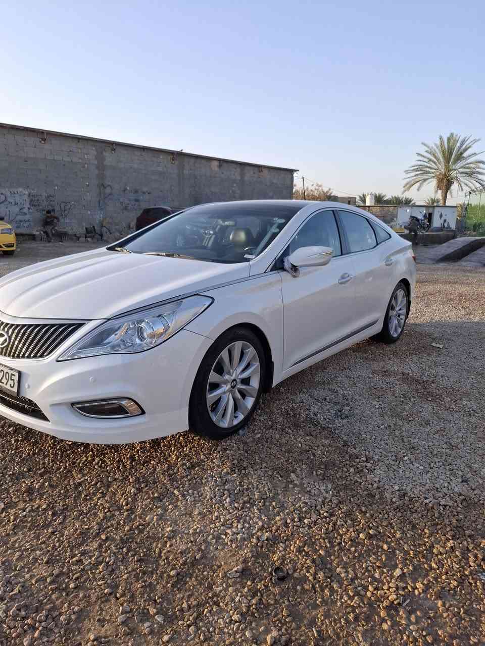 هونداي ازيرا 2014 خليجي
محرك V6
رقم شمالي سنويه ل٣٠ تريد تحويل تريد وكاله
هزه جديدة
حساسات خلفية
مري شفط
تحكم ستيرن جهتين
اشاير بالمري

بلوتوث + Aux + USB

بانوراما
كشنات جلد
كشنات امامية كهرباء
تبريد قطعتين
3 بردات
وبعد هواي بيها موصفات معروفه

لسياره جاهزه مناقصه لو برغي من صدر من تايرات( لدهن ام زويل )

بيها صبغ اقل لشبر جوه قبق لبنزين +فقط براغي لبنيد مفتوحه لبنيد مطبع باقي كفاله عامه من لشخط

العنوان بايل لحمزه الغربي
 السعر 140وبيها مجال بصيط 
للاتصال: ‭***********
