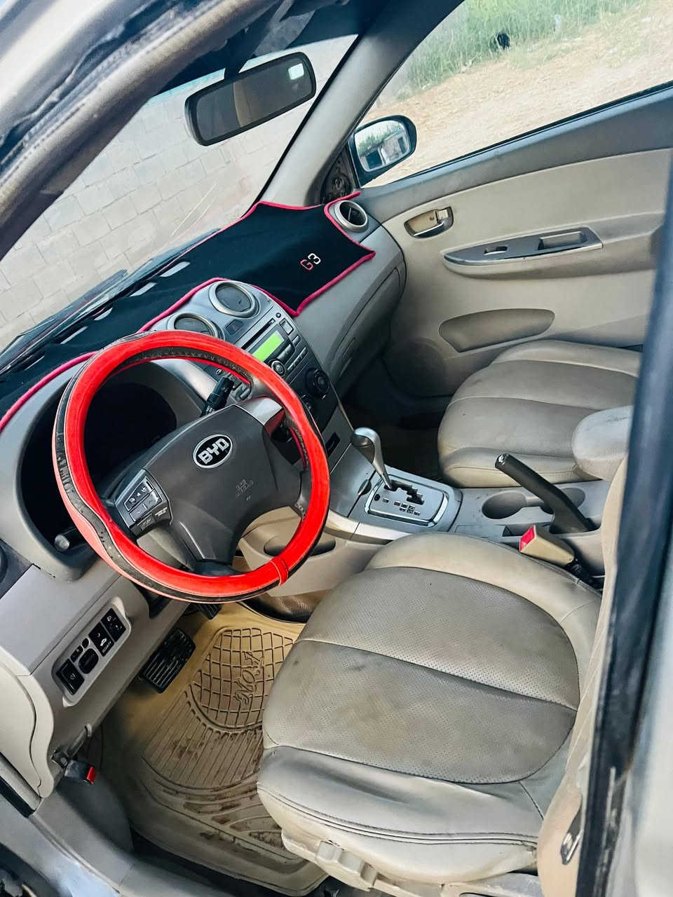 السلام عليكم تحيه طيبه، للبيع بي واي دي جي 3 مؤديل ٢٠١٣ رقم قادسيه سنويه مججدده مشروع وطني تحويل مباشر كير ومحرك بلادي كير ومحرك وصدر وكهرباءيات وتخم تاير كله نضيف سياره بحاله جيده السعر ٤٠ وبيهه مجال العنوان واسط الزبيديه ***********، *********** فول مواصفات فتحه بصمه بصمه أبواب اشاير مري ترحيب بلاديه مابيهه اي حادث سياره مال جناي كاعيه جلد
