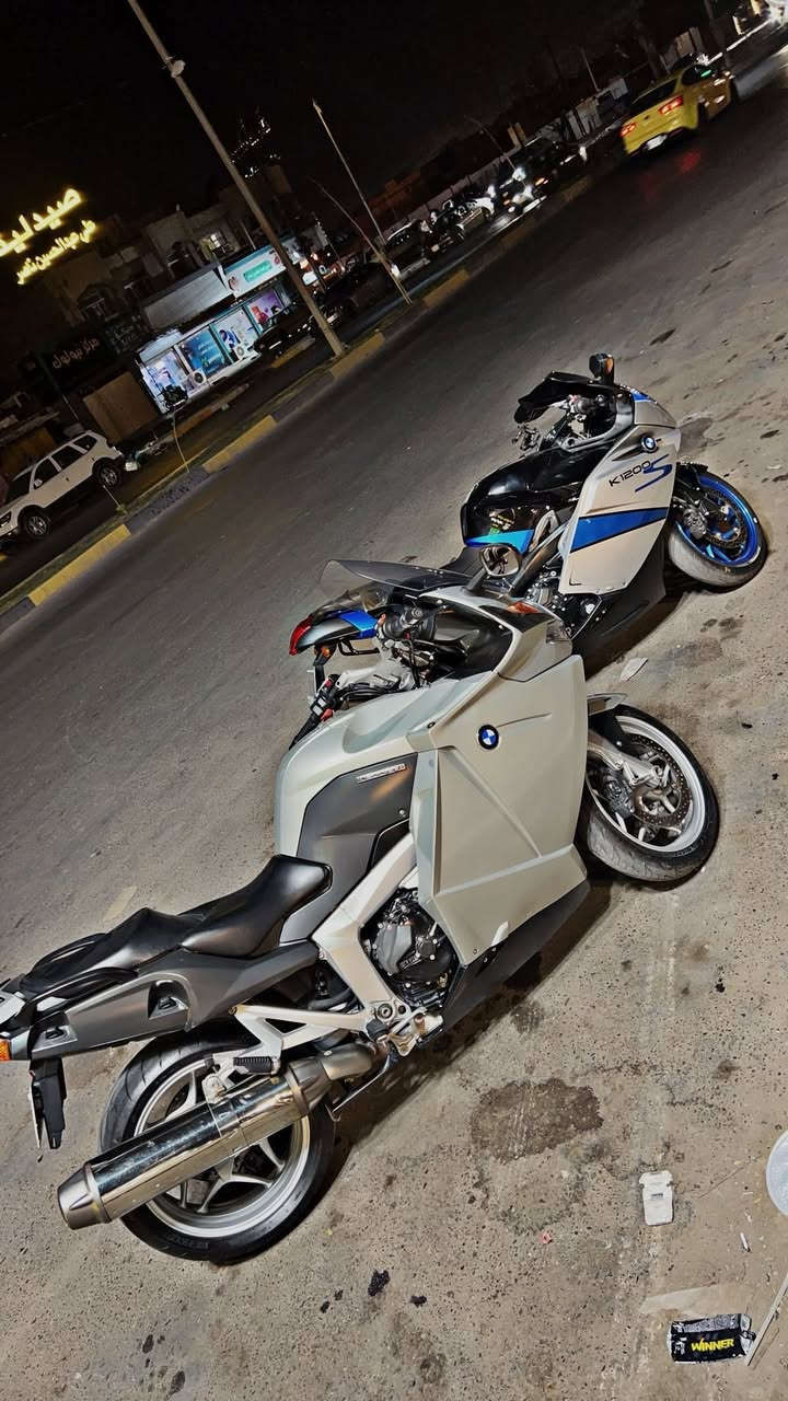 السلام عليكم ورحمة الله وبركاته
دراجه bmw k1200gt وارد يابان رقم بغداد بأسمي 
كفاله عامه فوووول مواصفات فول نظافه ١٠٠٪؜
مواصفات كومه 
..abs..
جامه كهرباء
تدفئة يدات 
تدفئة مقاعد
مثبت سرعه وبيها هواي سوالف
مكان الدراجه بغداد الزعفرانيه
سعرها 65 ورقه وبيها مجال بسيط وفر العراق كله اذا لگيت هيج نظافه وهيج سعر تاخذها بلاش

ممتواجد على الفيس هذا رقمي 
***********

❤️ملاحظه الدراجه وياها ٣جنط بلاديات مضمومات ❤️
الدراجه مضمومه ماطلع بيها بس سفرتين لشمال العراق
